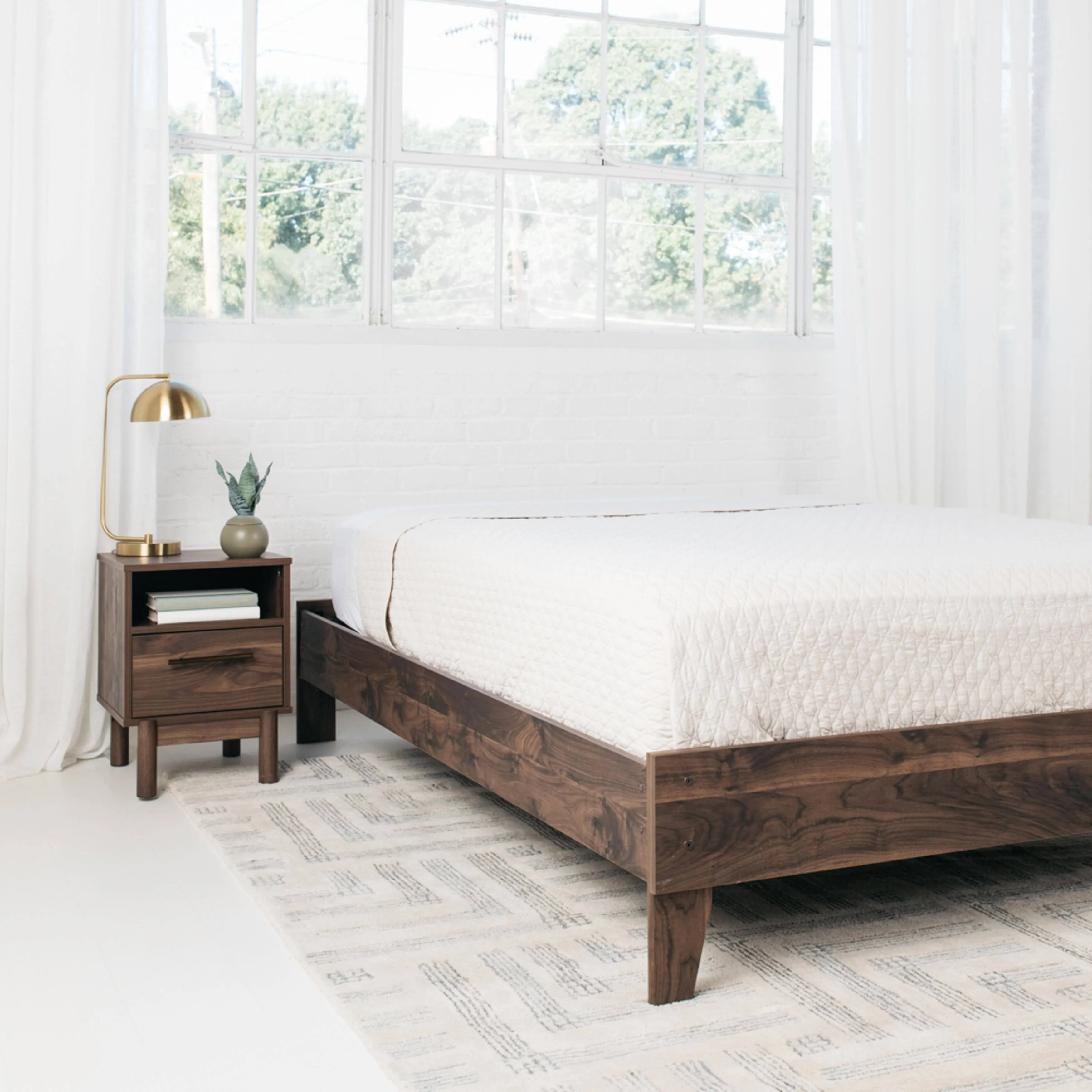 Ashley Calverson Queen Platform Bed