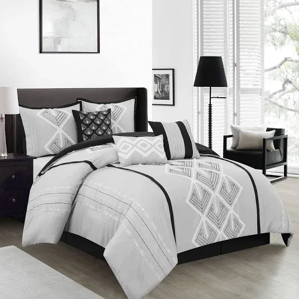 Nanshing Carter 7 Piece Geometric Comforter Set