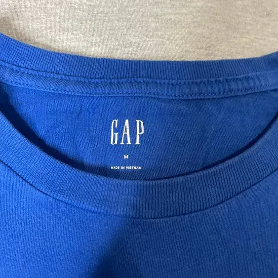 GAP Women's Classic Logo Tee T-Shirt