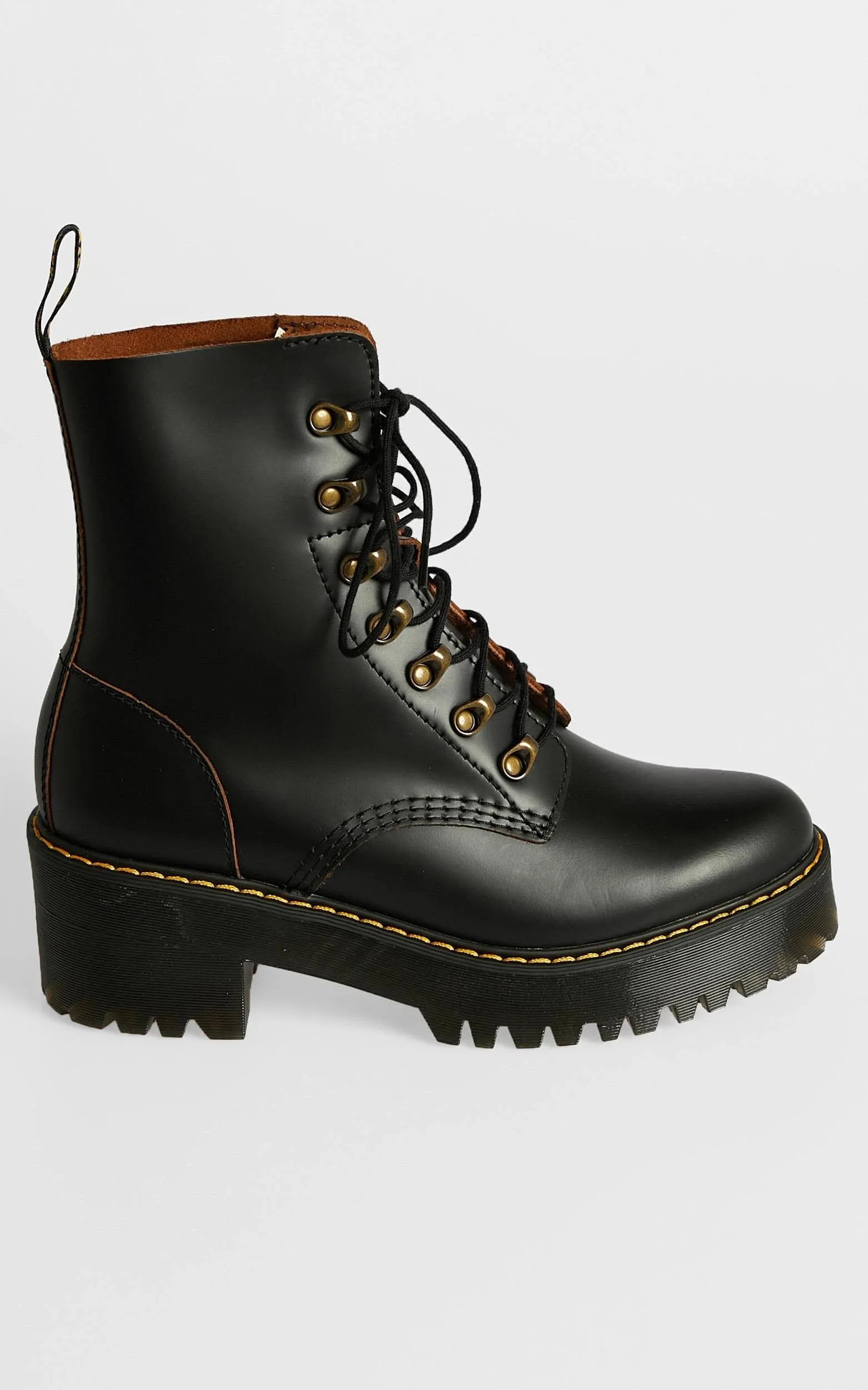 Dr. Martens Leona Boot