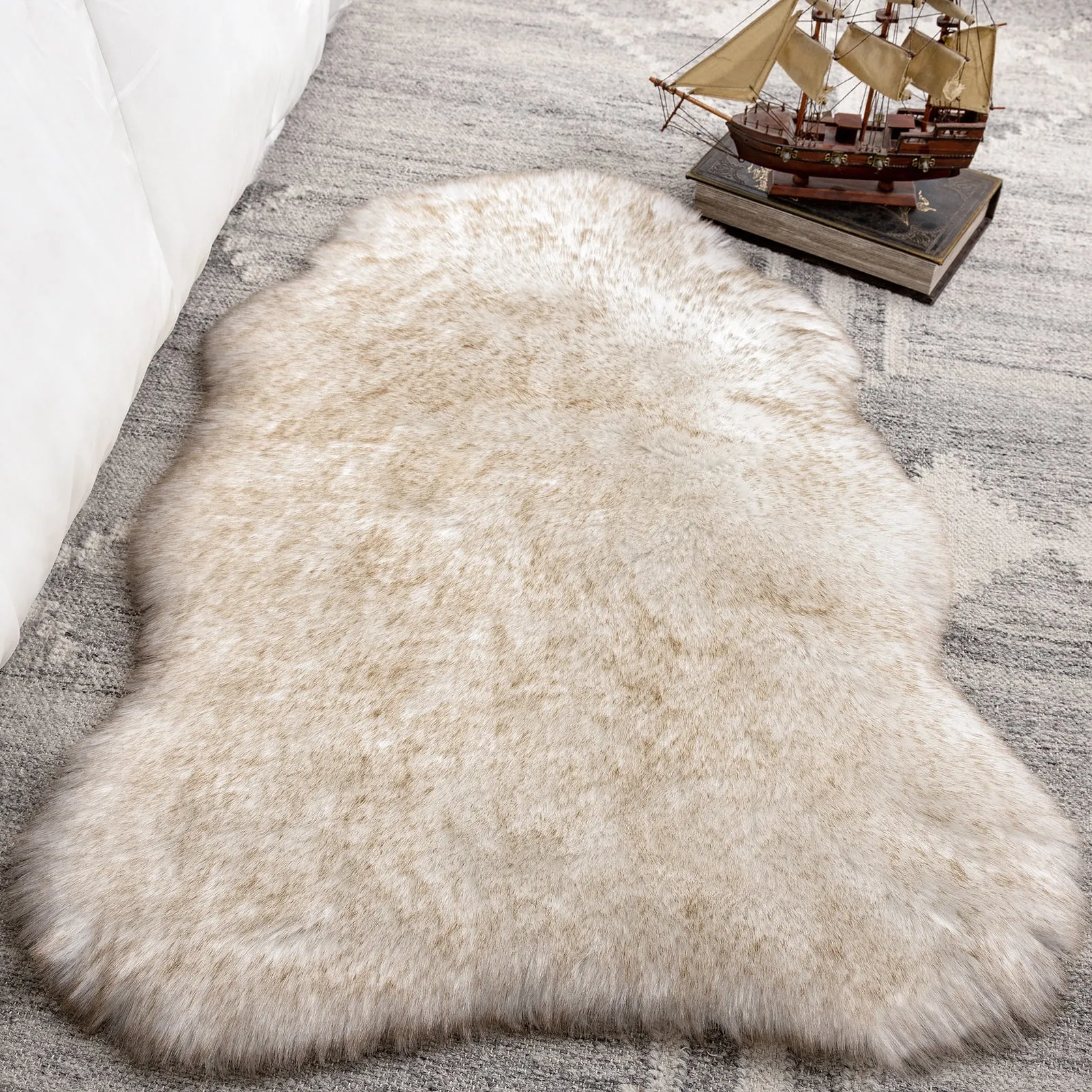 Phantoscope Ultra Soft Faux Fox Fur Series Decorative Indoor Area Rug 2 x 3 Feet, White with Brown Tip, 1 Pack