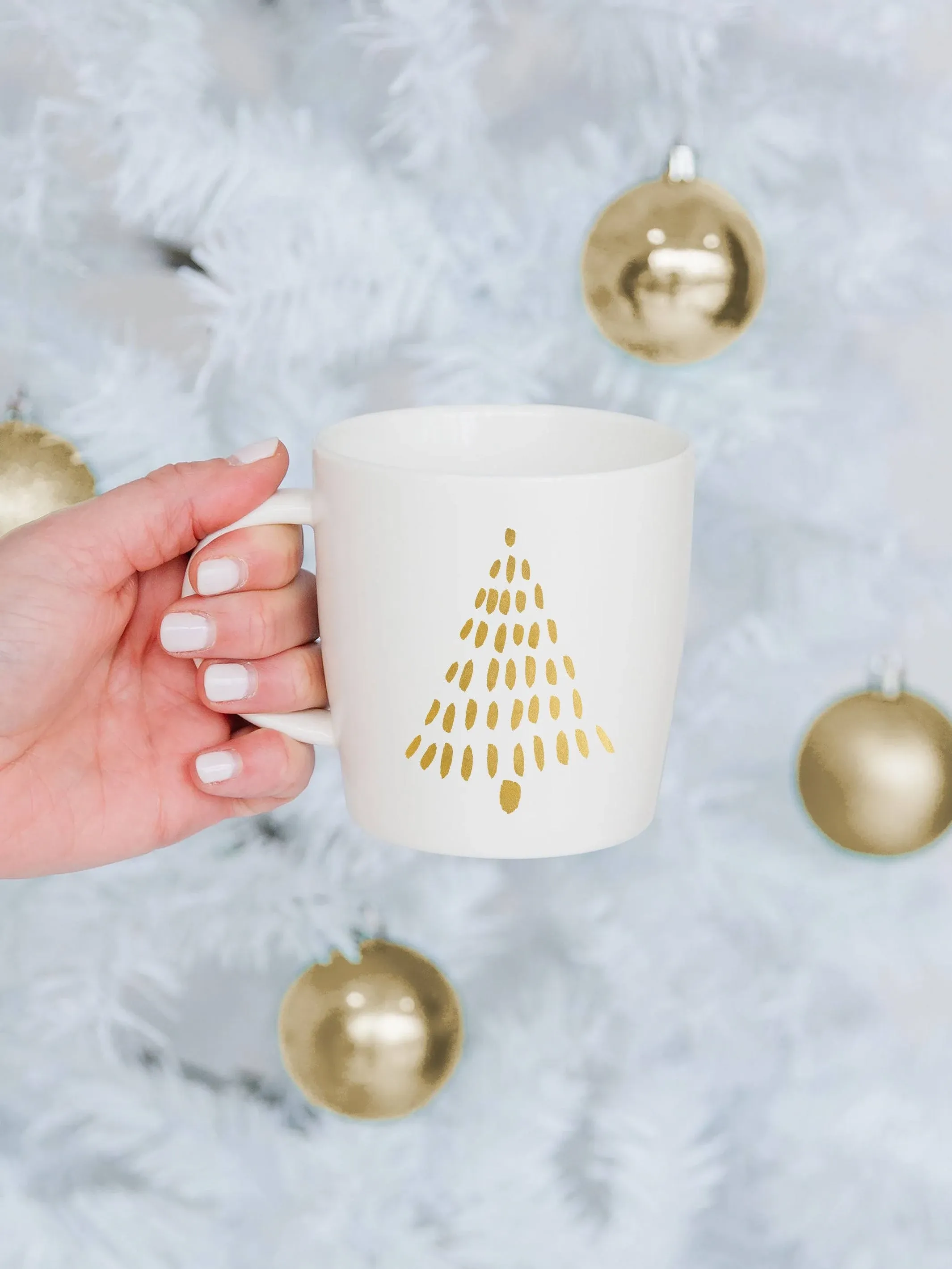 Elegant Gold Foil Christmas Tree 13 ounce Ceramic Cfee Tea Cup Mug